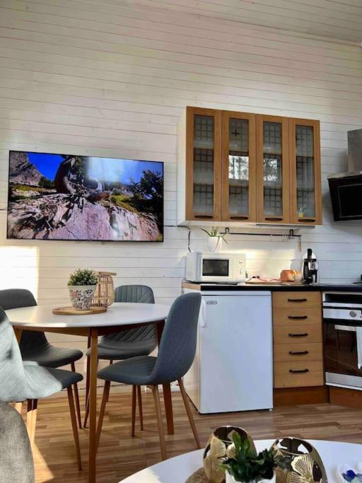 15 Min Fran Ullared! Ny Stuga Med Hoeg Standard! Alvsered Exterior photo