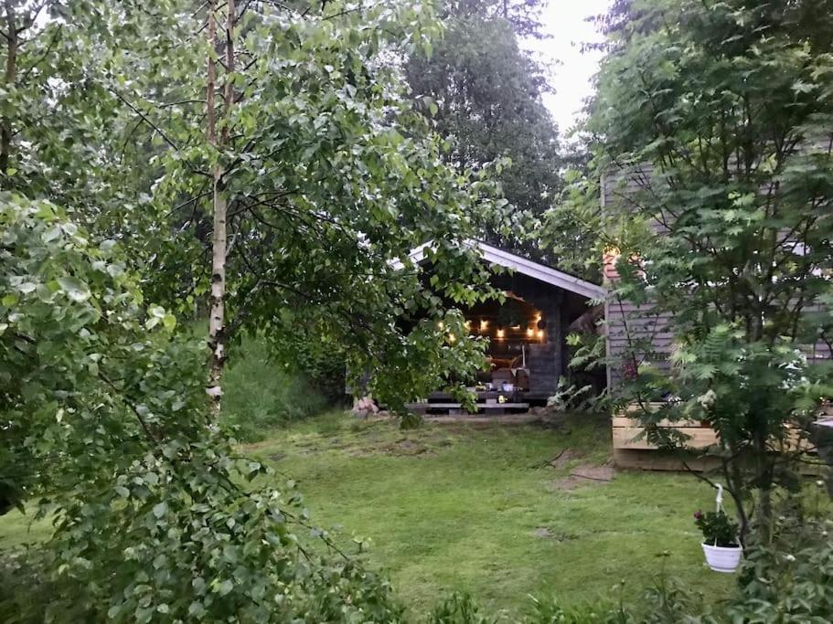 15 Min Fran Ullared! Ny Stuga Med Hoeg Standard! Alvsered Exterior photo